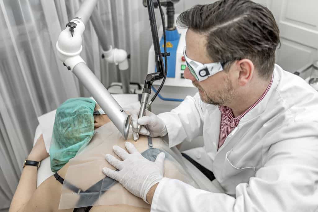 Laser Abtragung Haut Hautwarzen - Hautarzt Dr Hero Schnitzler - Zürich-Enge