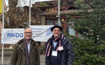 Dr. Hero Schnitzler und Dr. Jörg-Ulrich Fechner bei einer dermatologischen Fortbildung